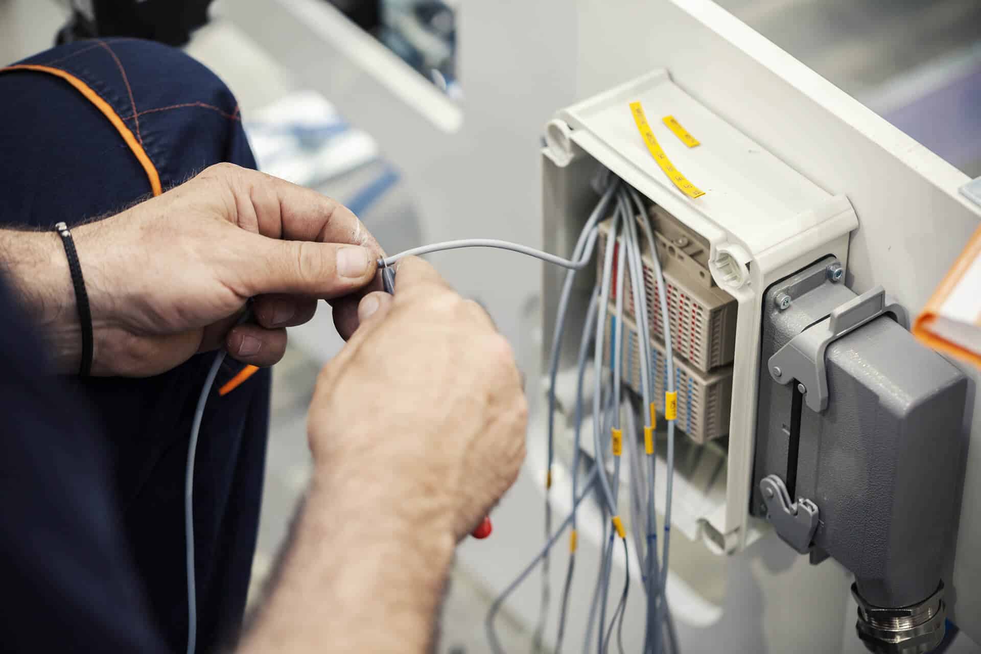 Data cabling calgary - connecting wires