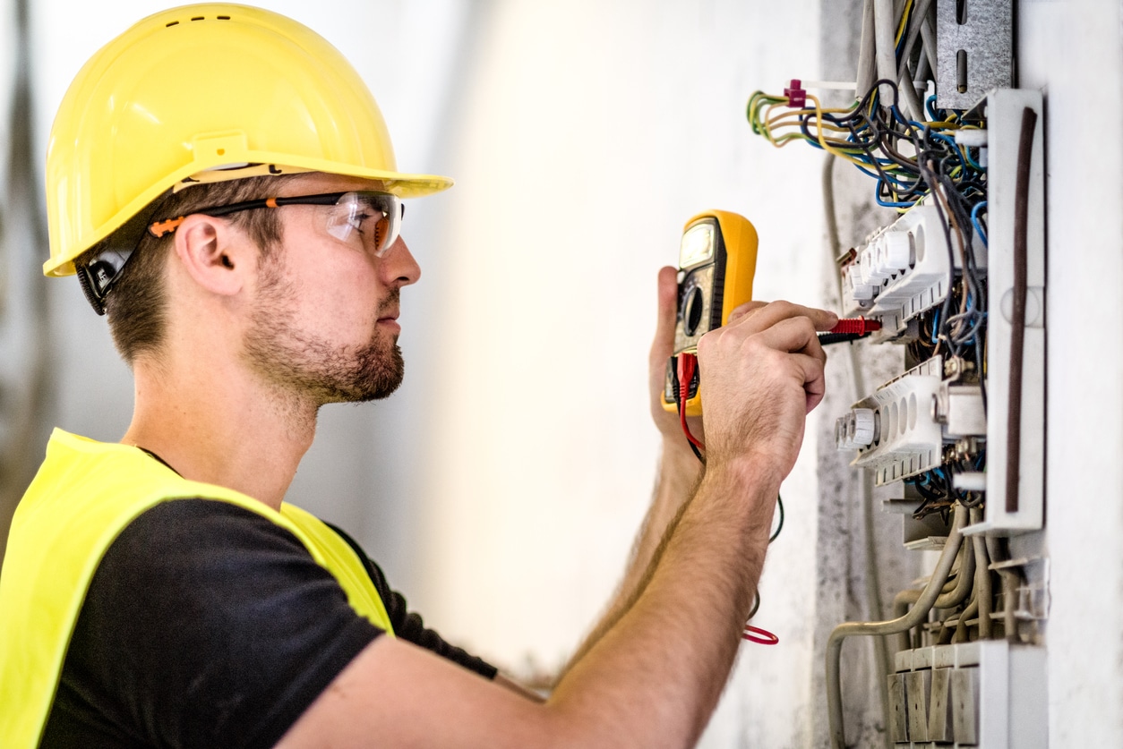 How Many Breakers in a 200 AMP Panel?