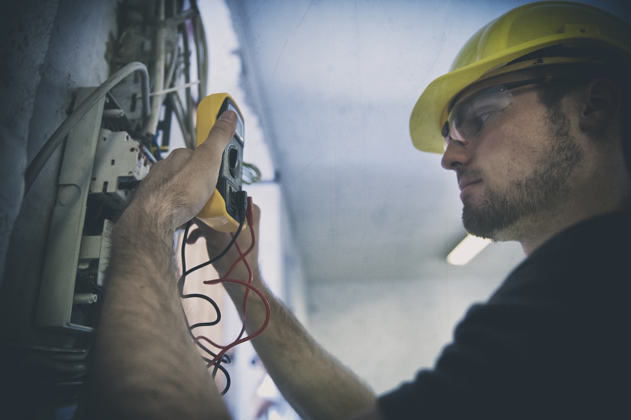 Testing voltage in a fuse box